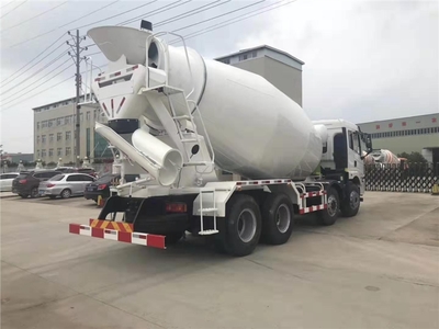 大運風馳8×4豪華攪拌車 高效運輸與舒適駕乘的完美融合