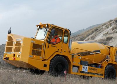 礦山隧道專用混凝土攪拌車 4方攪拌罐與防爆輪胎的完美結合